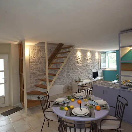 Vakantiehuis House Tea, For 5, Sea View, 5m Away From The Sea