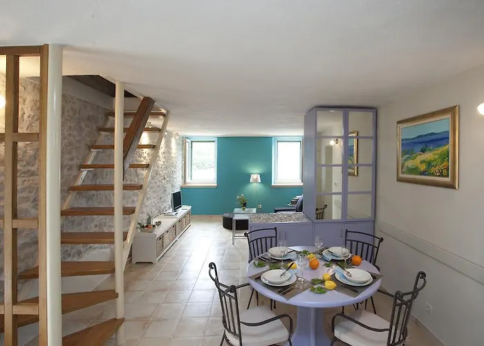 بيت للعطل House Tea, For 5, Sea View, 5m Away From The Sea *